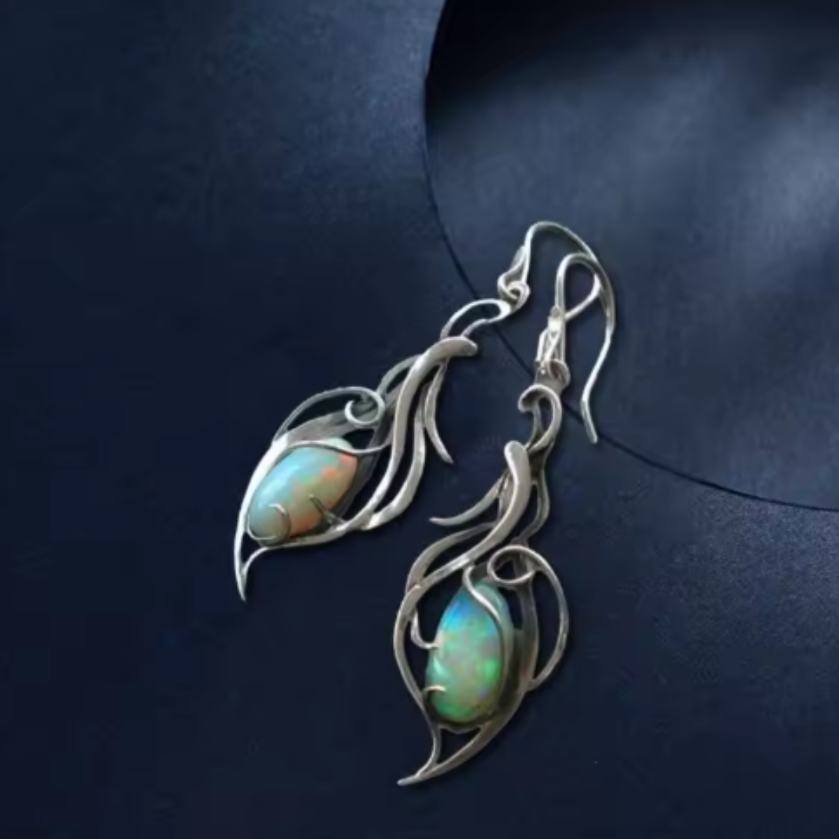 BOUCLES D’OREILLES FLAMME OCÉANE EN OPAL BLEU