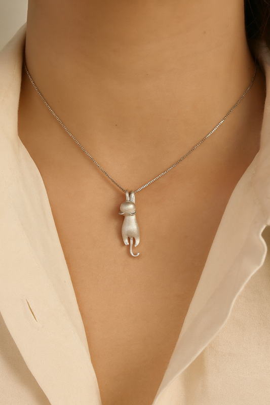 PENDENTIF ARGENT CHAT ACCROCHÉ