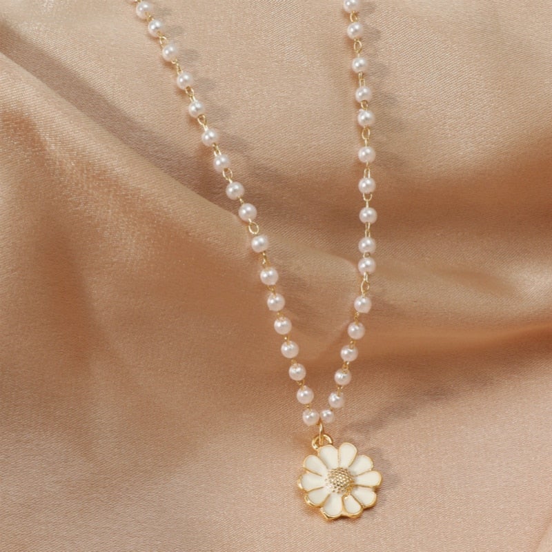 PEARL DAISY DELIGHT NECKLACE
