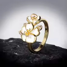 PETAL WHISPER RING