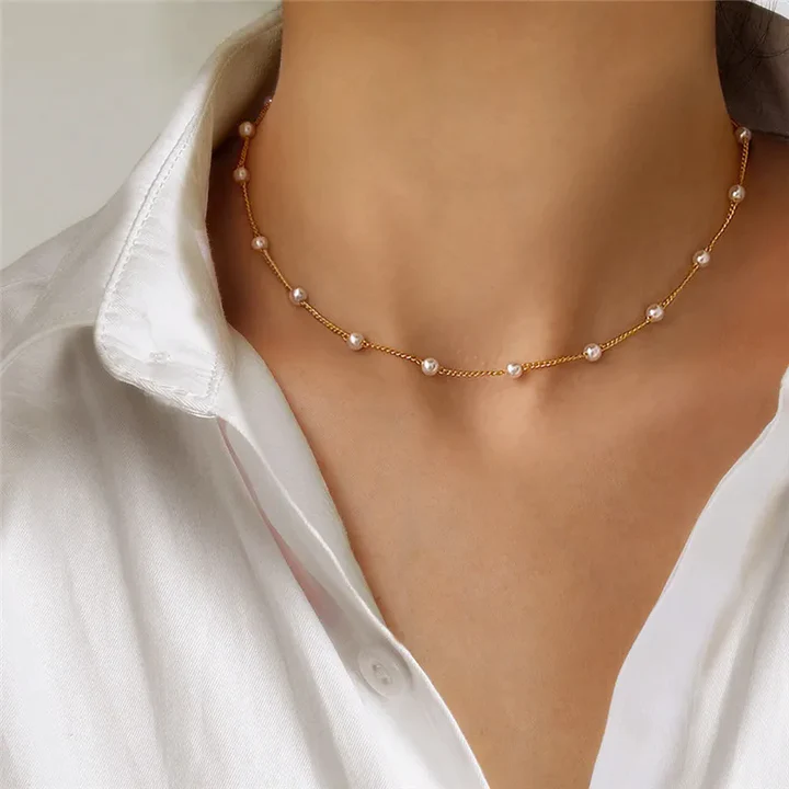CHOKER CHAÎNE ORNÉ DE PERLES DORÉES