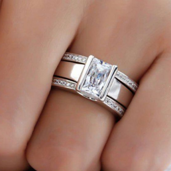 BAGUE GEMME INTEMPORELLE INCRUSTÉE
