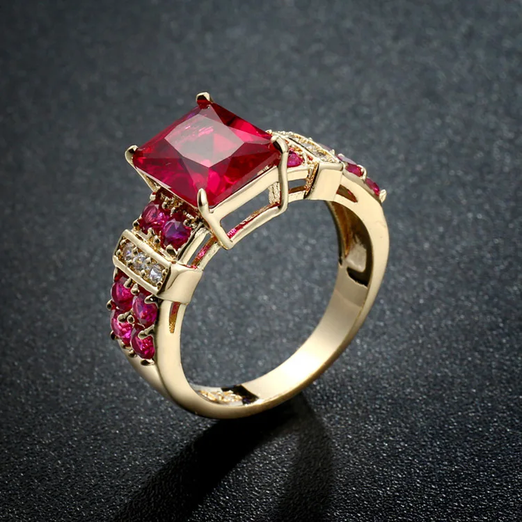 BAGUE VINTAGE OR AVEC PIERRE ROUGE