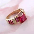 BAGUE VINTAGE OR AVEC PIERRE ROUGE
